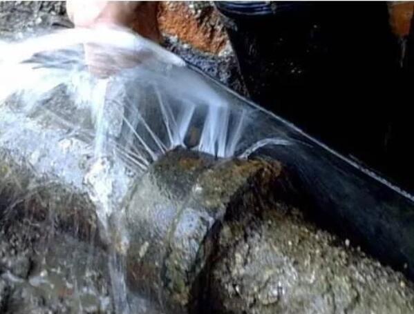 Leaking water pipes: a crisis for urban water supply