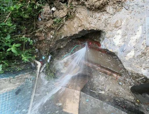 Leak detection method of pipeline leak detector