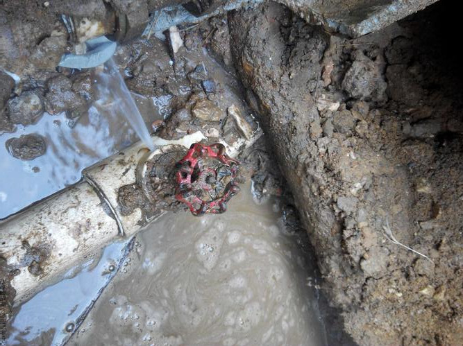 Underground pipe non-destructive leak detection method