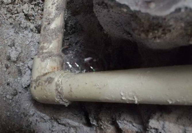 How much does it cost to fix a leaky home plumbing?